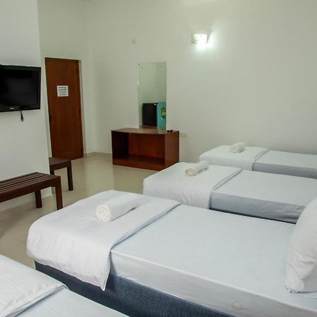 Funk Bunks - By The Lake Kandy Bagian luar foto