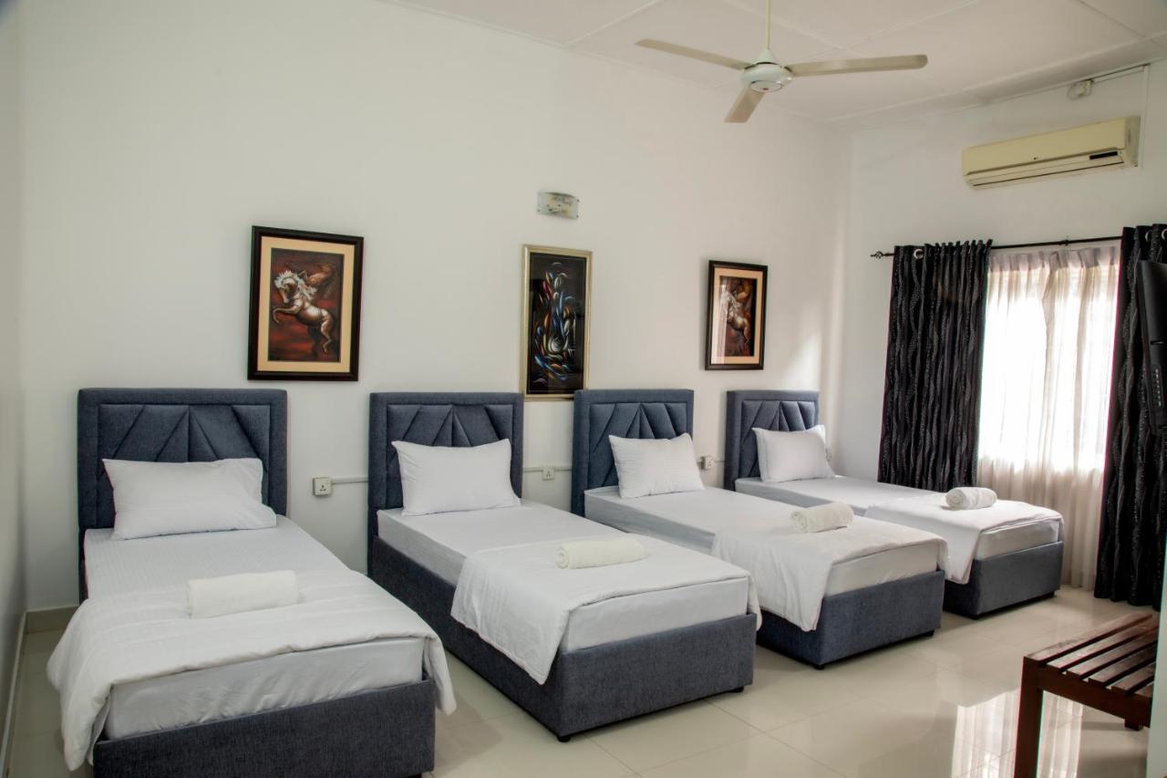 Funk Bunks - By The Lake Kandy Bagian luar foto
