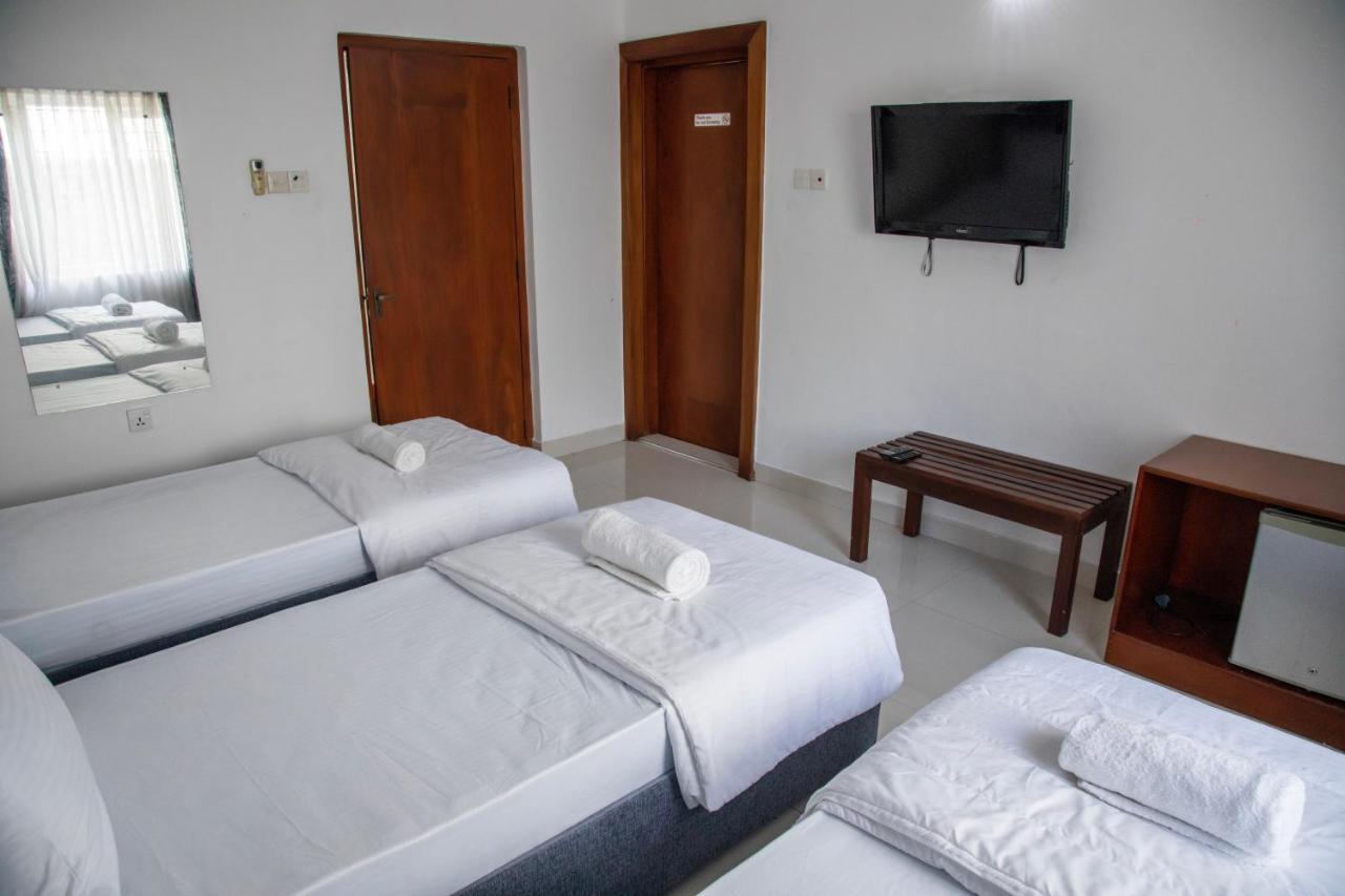 Funk Bunks - By The Lake Kandy Bagian luar foto