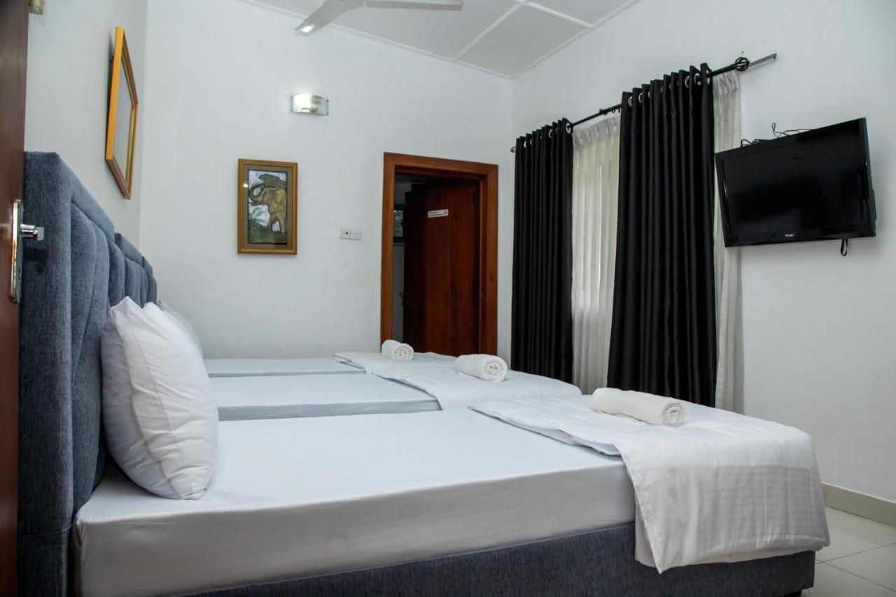 Funk Bunks - By The Lake Kandy Bagian luar foto