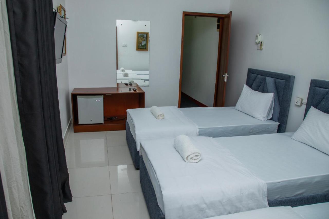Funk Bunks - By The Lake Kandy Bagian luar foto