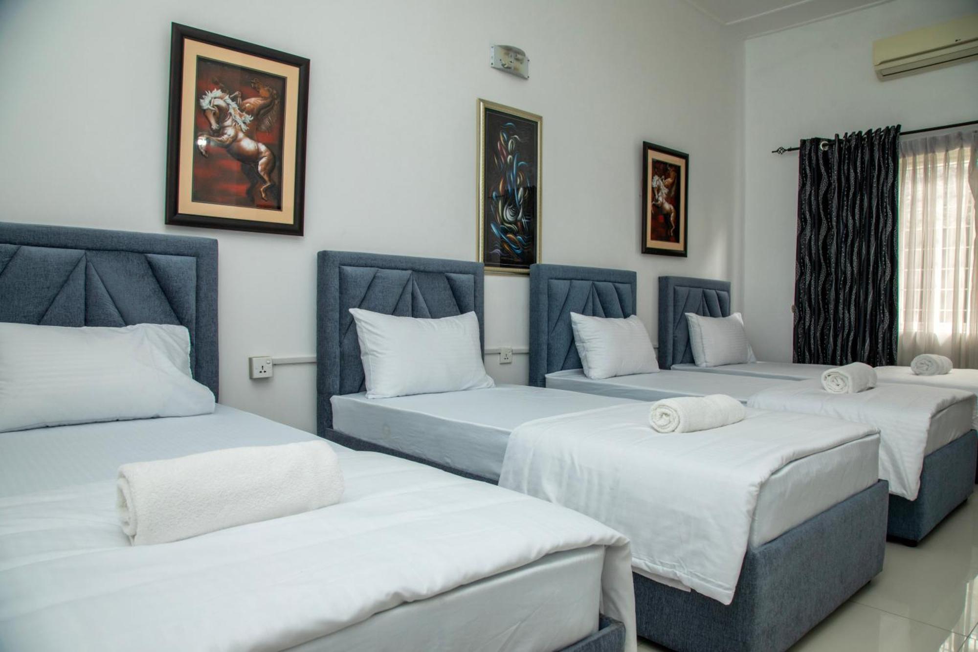 Funk Bunks - By The Lake Kandy Bagian luar foto
