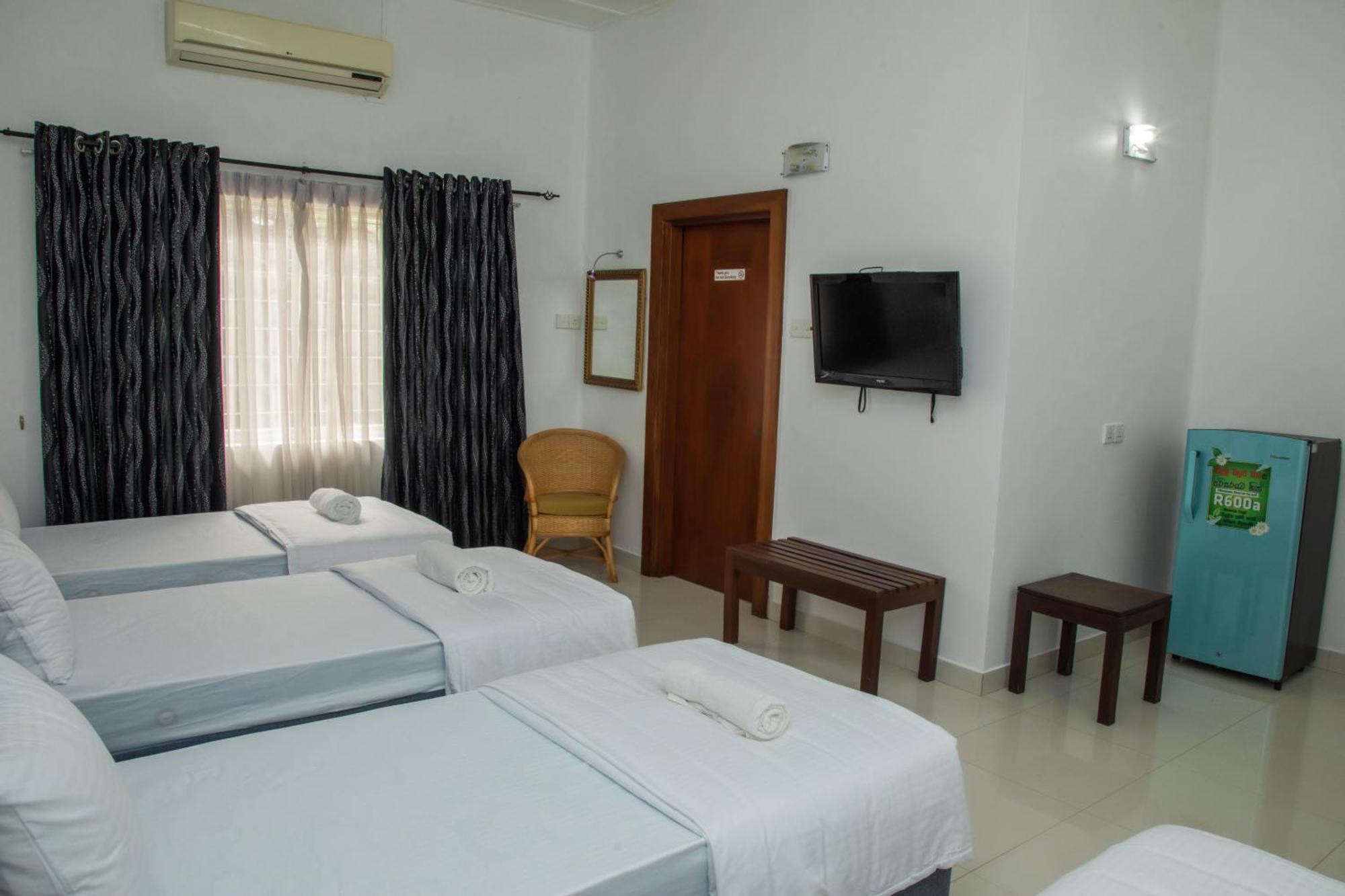 Funk Bunks - By The Lake Kandy Bagian luar foto