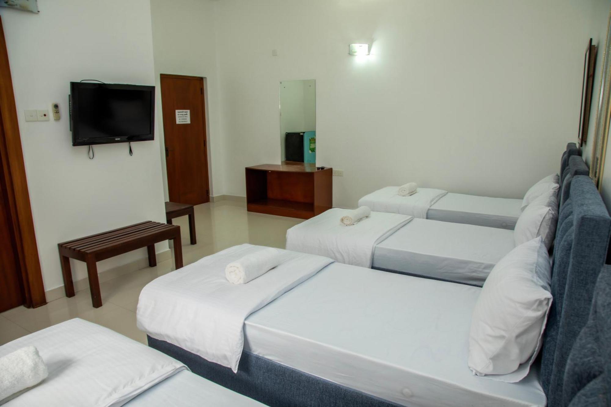 Funk Bunks - By The Lake Kandy Bagian luar foto